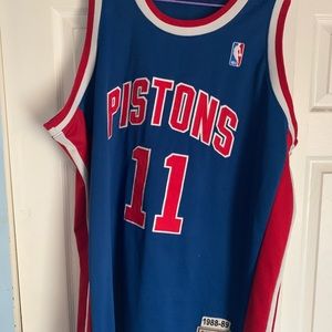 Isaiah Thomas Detroit Pistons jersey
